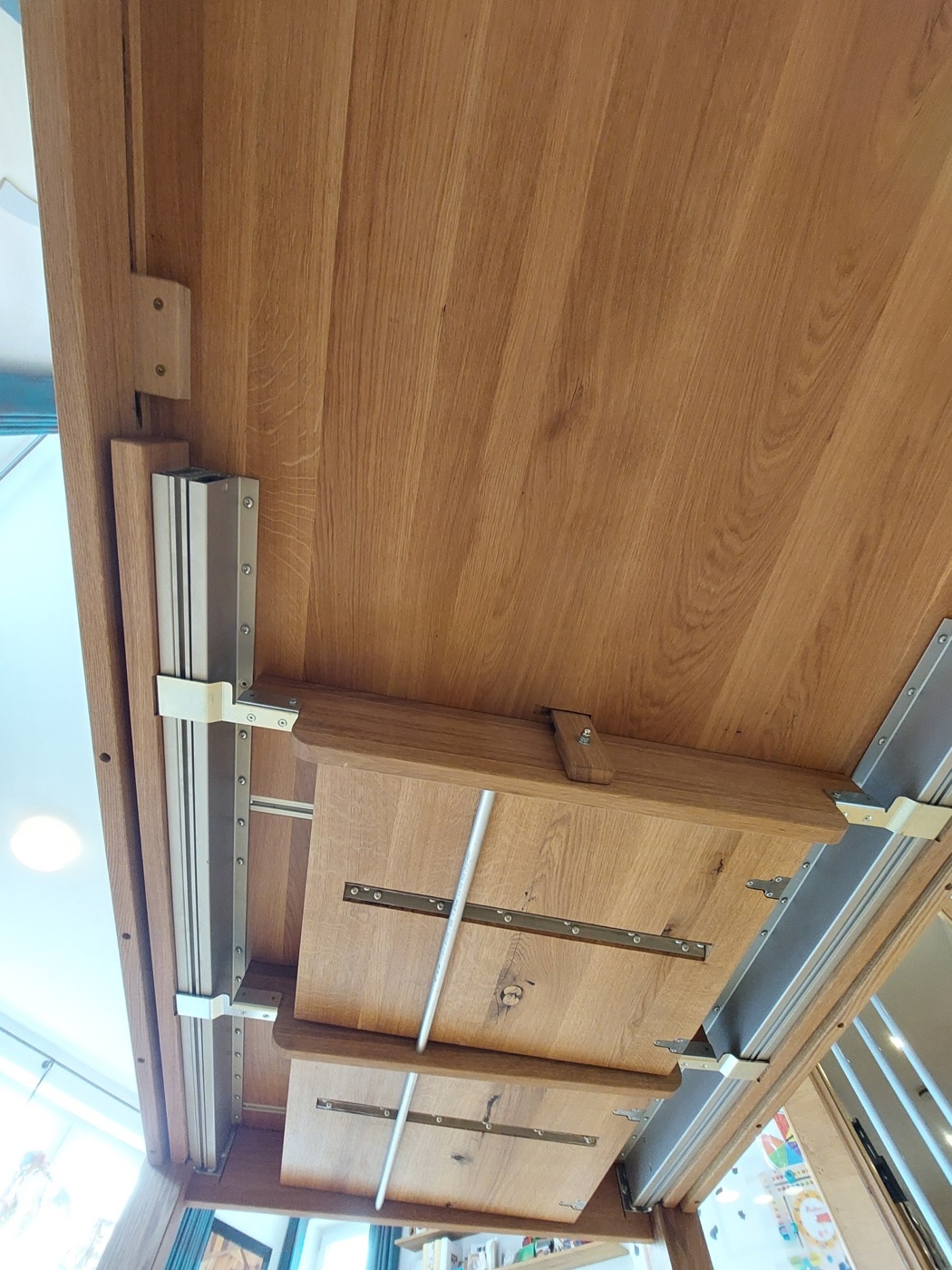 Individuell gefertigter Esstisch aus Holz